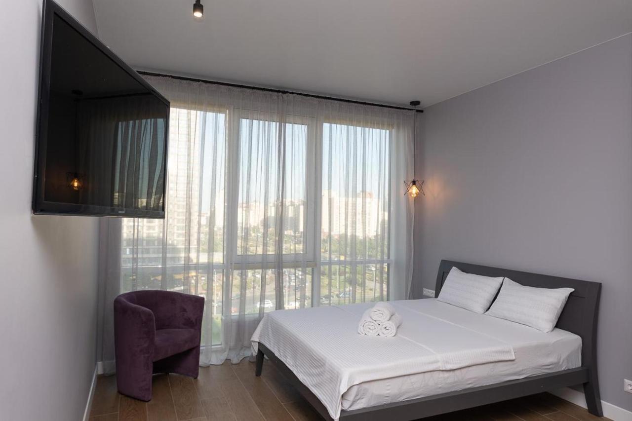 Stylish Panoramic Apartments. Smartplaza. Metro Minskaya Kiev Exterior foto