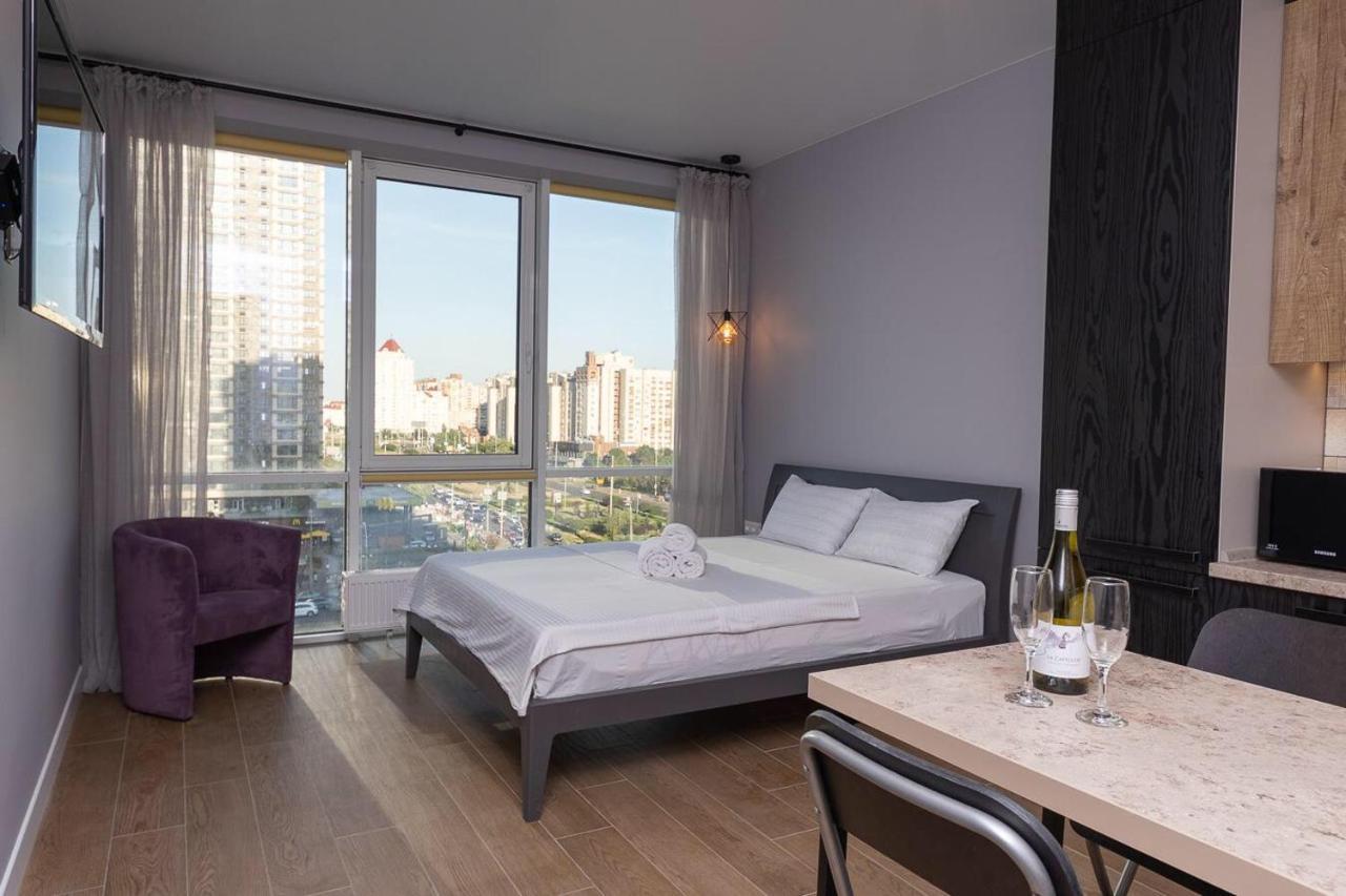 Stylish Panoramic Apartments. Smartplaza. Metro Minskaya Kiev Exterior foto
